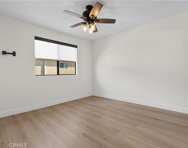 18417 Collins Street - Photo Thumbnail 32