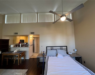 5325 Newcastle - Photo Thumbnail 5