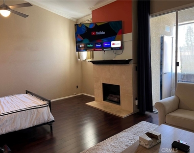 5325 Newcastle - Photo Thumbnail 4