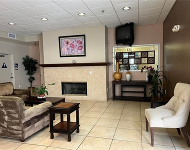 5325 Newcastle - Photo Thumbnail 24