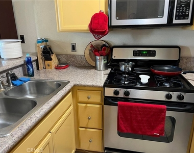 5325 Newcastle - Photo Thumbnail 9