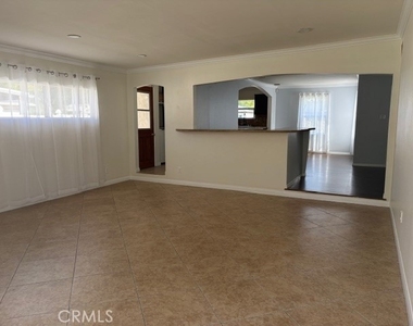 18730 Collins Street - Photo Thumbnail 3