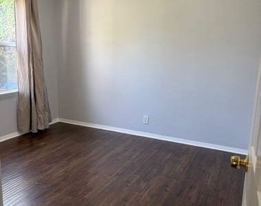 18730 Collins Street - Photo Thumbnail 12