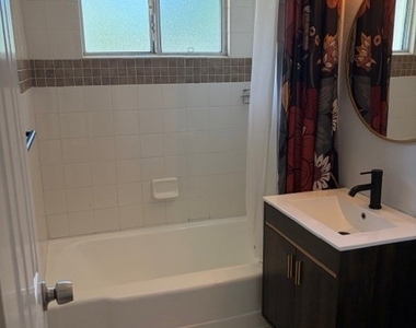 18730 Collins Street - Photo Thumbnail 11