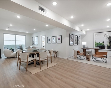 1303 S Orange Grove Avenue - Photo Thumbnail 2