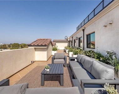 1303 S Orange Grove Avenue - Photo Thumbnail 23