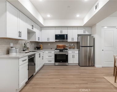 1303 S Orange Grove Avenue - Photo Thumbnail 5