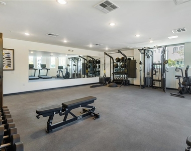 1303 S Orange Grove Avenue - Photo Thumbnail 18