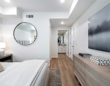 1303 S Orange Grove Avenue - Photo Thumbnail 8