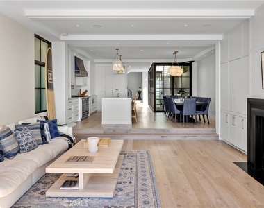2428 The Strand - Photo Thumbnail 15