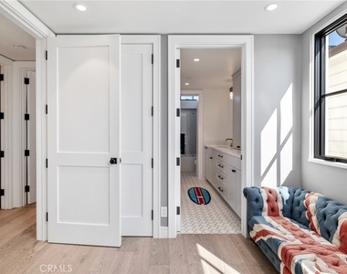2428 The Strand - Photo Thumbnail 61