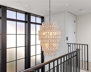 2428 The Strand - Photo Thumbnail 33