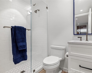 2428 The Strand - Photo Thumbnail 51