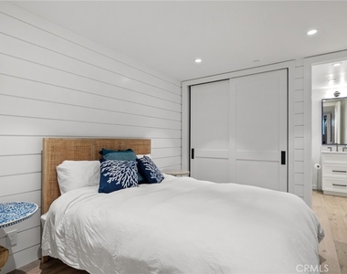 2428 The Strand - Photo Thumbnail 50