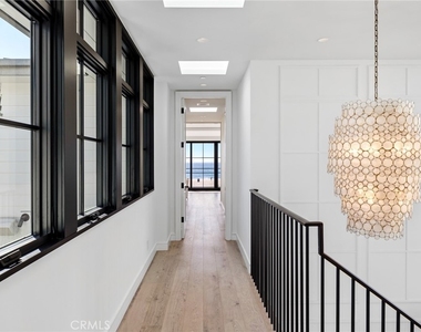 2428 The Strand - Photo Thumbnail 34