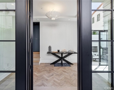 2428 The Strand - Photo Thumbnail 13