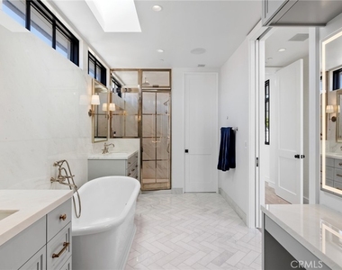 2428 The Strand - Photo Thumbnail 42