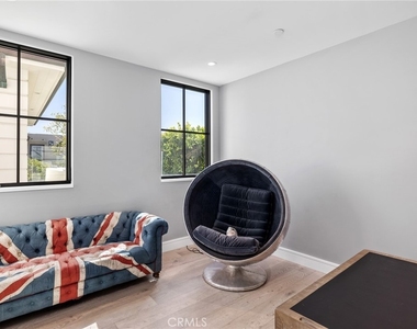 2428 The Strand - Photo Thumbnail 62