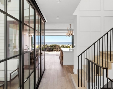 2428 The Strand - Photo Thumbnail 25