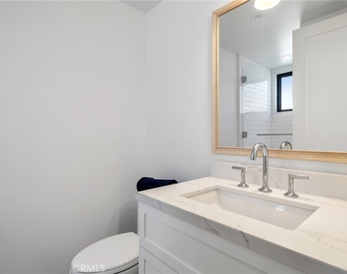 2428 The Strand - Photo Thumbnail 55