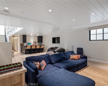 2428 The Strand - Photo Thumbnail 29