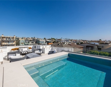 2428 The Strand - Photo Thumbnail 48