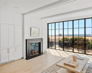 2428 The Strand - Photo Thumbnail 7