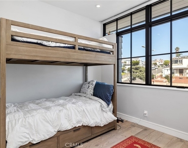 2428 The Strand - Photo Thumbnail 58