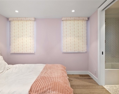 2428 The Strand - Photo Thumbnail 56