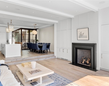 2428 The Strand - Photo Thumbnail 16