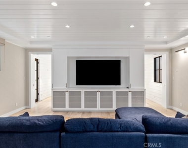 2428 The Strand - Photo Thumbnail 30