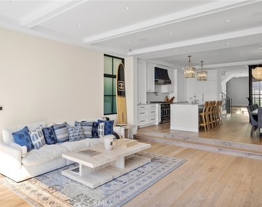 2428 The Strand - Photo Thumbnail 17