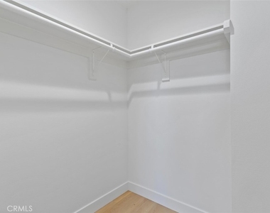 709 W 80th - Photo Thumbnail 23