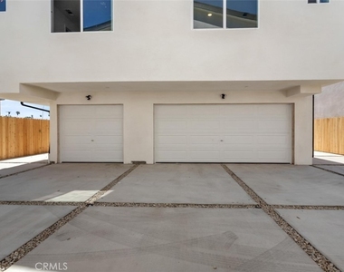 709 W 80th - Photo Thumbnail 11