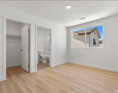 709 W 80th - Photo Thumbnail 4