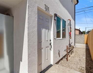 709 W 80th - Photo Thumbnail 12