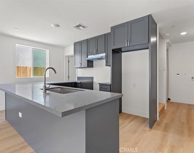 709 W 80th - Photo Thumbnail 2