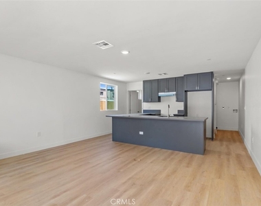 709 W 80th - Photo Thumbnail 1
