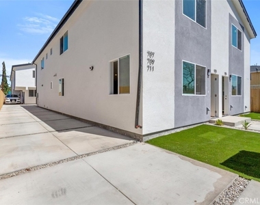 709 W 80th - Photo Thumbnail 10