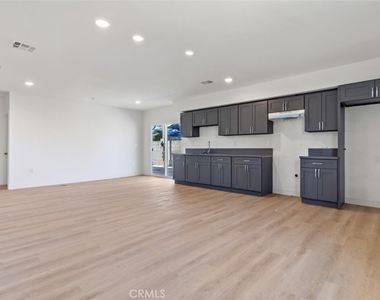 709 W 80th - Photo Thumbnail 20