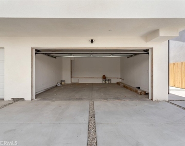 709 W 80th - Photo Thumbnail 14
