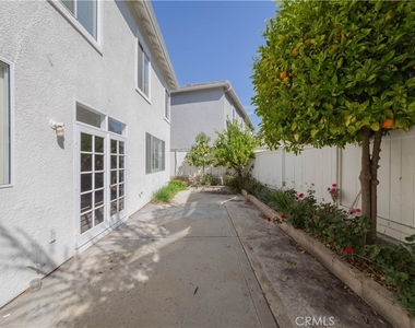 54 Melrose - Photo Thumbnail 16