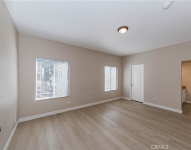 54 Melrose - Photo Thumbnail 13