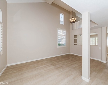 54 Melrose - Photo Thumbnail 3
