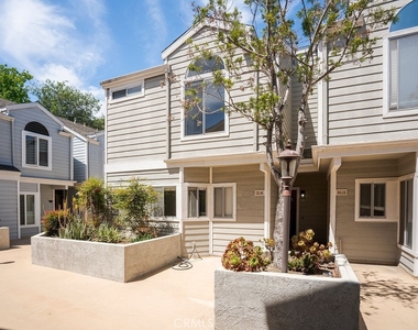 260 Victoria Street - Photo Thumbnail 1