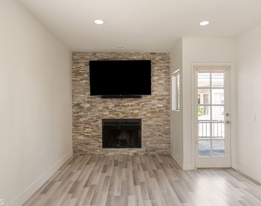 260 Victoria Street - Photo Thumbnail 6