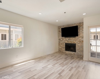 260 Victoria Street - Photo Thumbnail 5