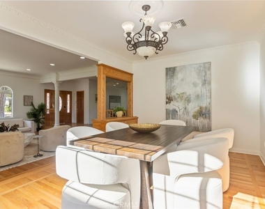 4926 Crown Avenue - Photo Thumbnail 8