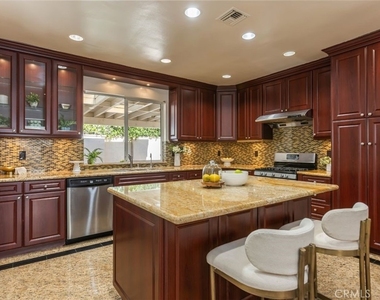 4926 Crown Avenue - Photo Thumbnail 10