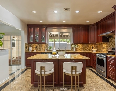 4926 Crown Avenue - Photo Thumbnail 9